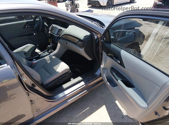 1HGCR3F90HA039365 2017 HONDA ACCORD Черный Вид салона спереди