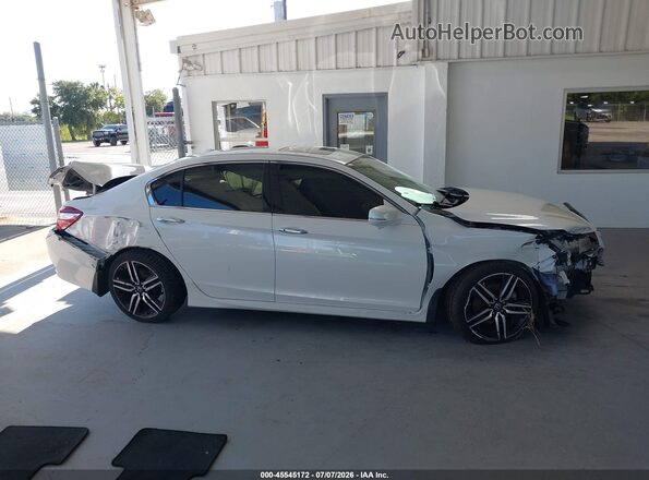 1HGCR3F95HA026739 2017 HONDA ACCORD White Вид задньої частини салону