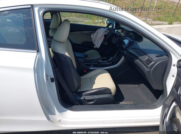 1HGCT1B65HA003530 2017 HONDA ACCORD Белый Вид салона спереди