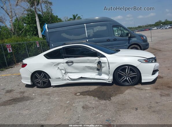 1HGCT2B82HA003329 2017 HONDA ACCORD Белый Вид задней части салона