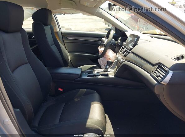 1HGCV1F10JA055176 2018 HONDA ACCORD Серебряный Вид салона спереди