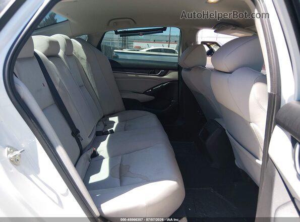 1HGCV1F10JA062886 2018 HONDA ACCORD White VIN կոդի պիտակի տեսք