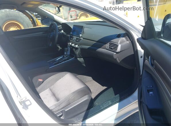 1HGCV1F11JA164424 2018 HONDA ACCORD Белый Вид салона спереди