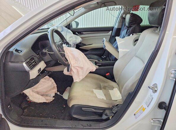1HGCV1F12JA068303 2018 HONDA ACCORD White Front interior view
