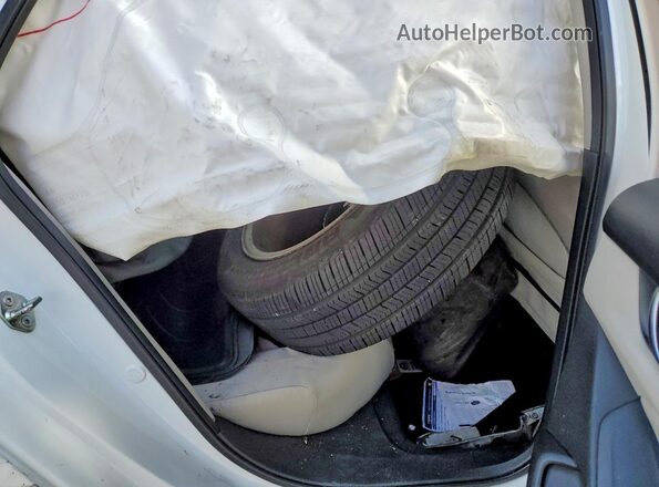 1HGCV1F12JA261941 2018 HONDA ACCORD Белый Вид задних сидений