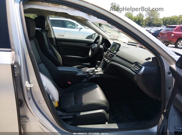 1HGCV1F13JA227846 2018 HONDA ACCORD Серебряный Вид салона спереди