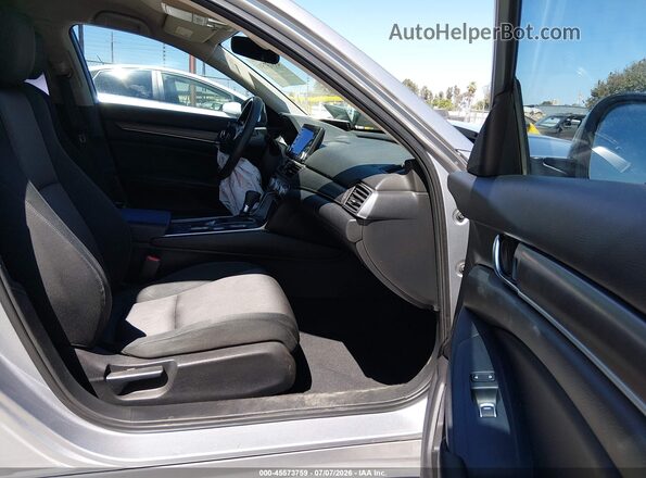 1HGCV1F14JA153949 2018 HONDA ACCORD Silver Вид салону спереду