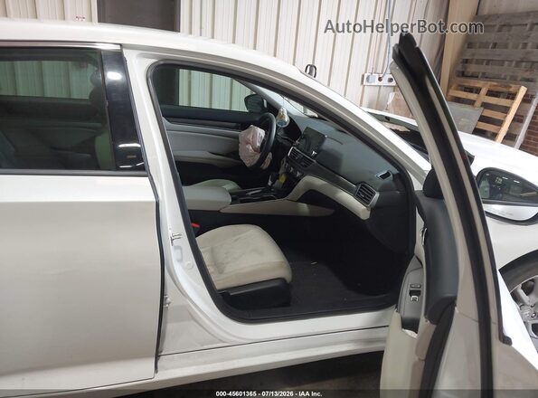 1HGCV1F14KA108558 2019 HONDA ACCORD Белый Вид салона спереди