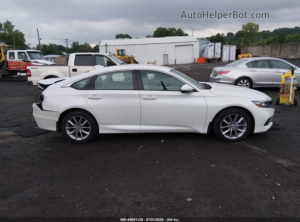 1HGCV1F14NA067031 2022 HONDA ACCORD White Вид задньої частини салону