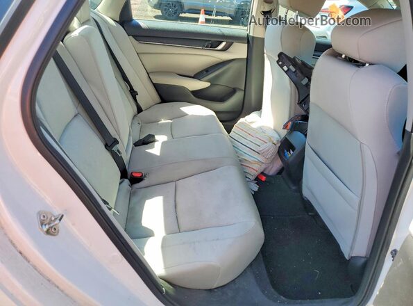 1HGCV1F19JA209237 2018 HONDA ACCORD White Вид задніх сидінь