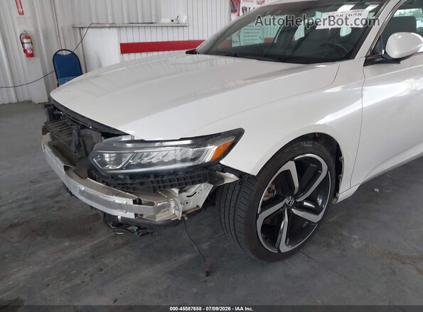 1HGCV1F30JA048178 2018 HONDA ACCORD White Vista frontal