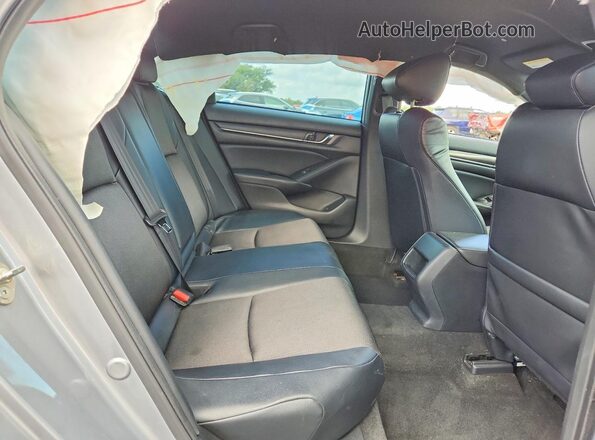 1HGCV1F30JA086123 2018 HONDA ACCORD Серебряный Вид задних сидений
