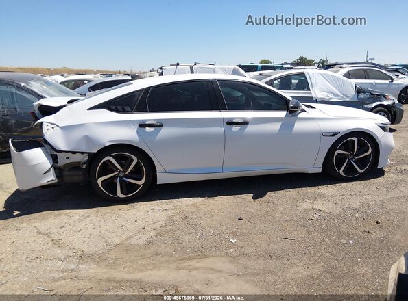 1HGCV1F32JA050417 2018 HONDA ACCORD White Widok wnętrza z tyłu