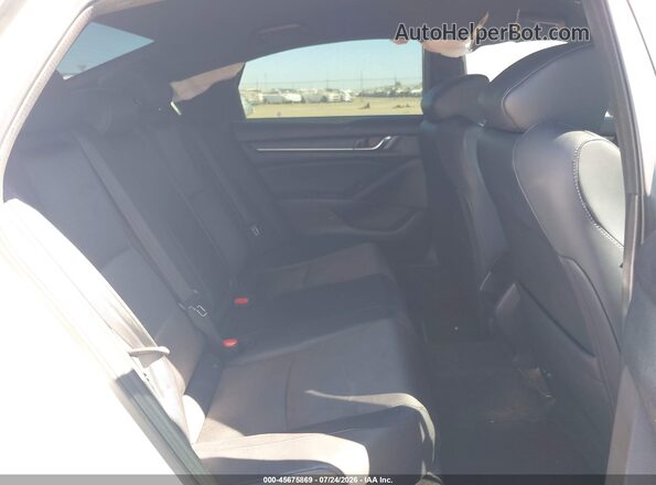 1HGCV1F32JA050417 2018 HONDA ACCORD White Widok naklejki z numerem VIN