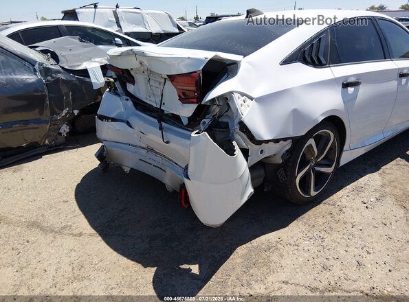 1HGCV1F32JA050417 2018 HONDA ACCORD White Widok z przodu
