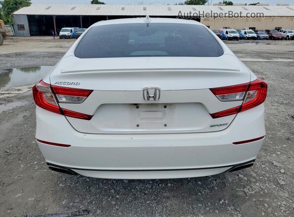 1HGCV1F32JA243764 2018 HONDA ACCORD White Вид ззаду