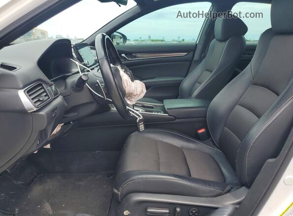 1HGCV1F32JA243764 2018 HONDA ACCORD White Вид салону спереду