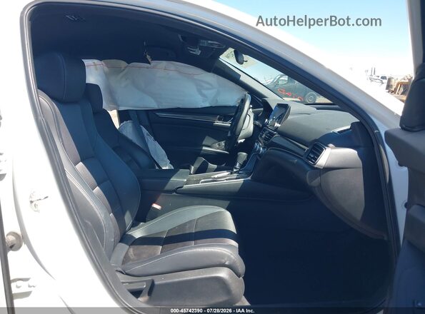 1HGCV1F33JA227122 2018 HONDA ACCORD White Vista interior delantera