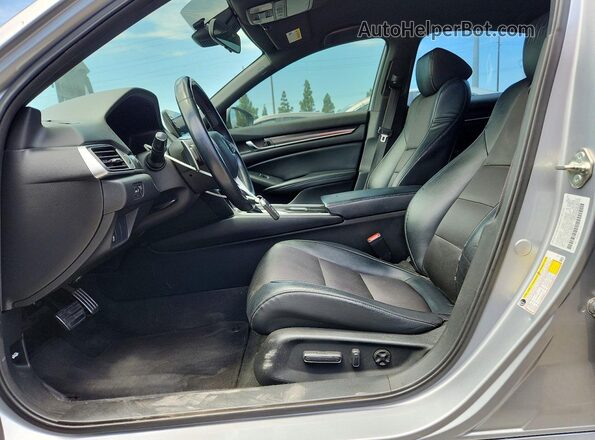 1HGCV1F35JA188792 2018 HONDA ACCORD Silver Вид салону спереду