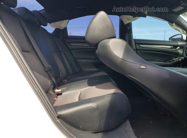 1HGCV1F37JA213854 2018 HONDA ACCORD White Вид задніх сидінь