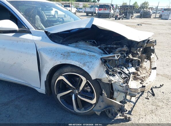1HGCV1F3XJA189257 2018 HONDA ACCORD White Widok wnętrza z tyłu