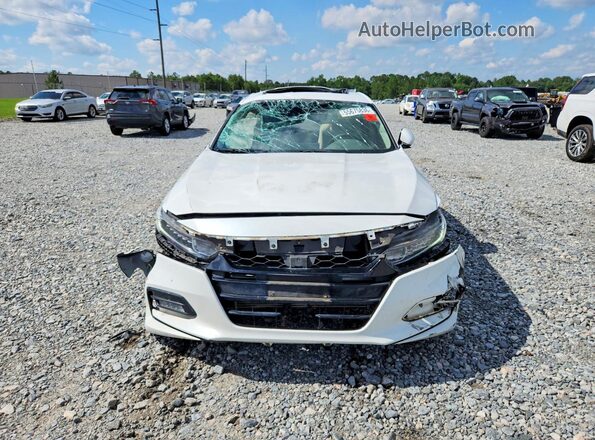 1HGCV1F40JA126435 2018 HONDA ACCORD White Widok z przodu