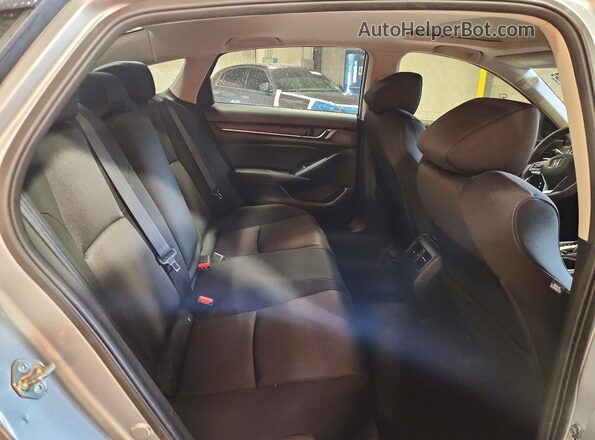 1HGCV1F46JA171346 2018 HONDA ACCORD Silver Հետևի նստատեղերի տեսք