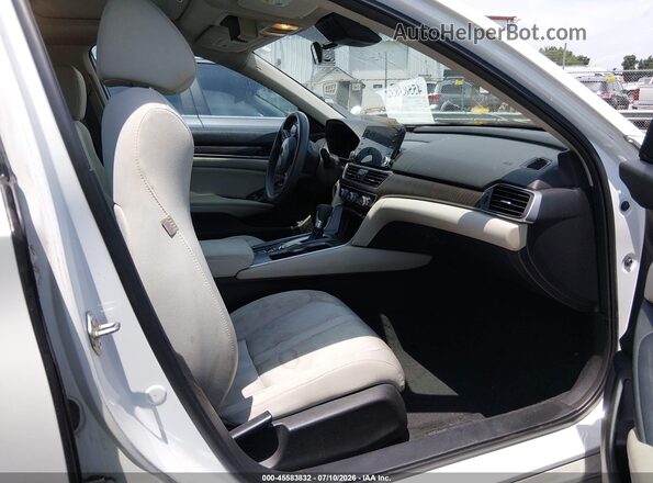 1HGCV1F47JA218447 2018 HONDA ACCORD Белый Вид салона спереди
