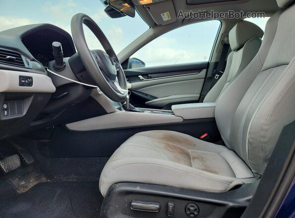 1HGCV1F4XJA226493 2018 HONDA ACCORD Синий Вид салона спереди