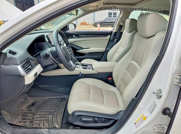 1HGCV1F51JA182067 2018 HONDA ACCORD White Вид салону спереду