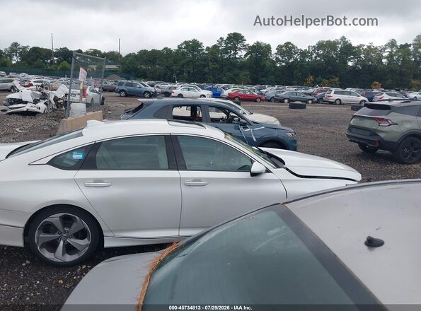 1HGCV1F91JA075393 2018 HONDA ACCORD White Widok wnętrza z tyłu