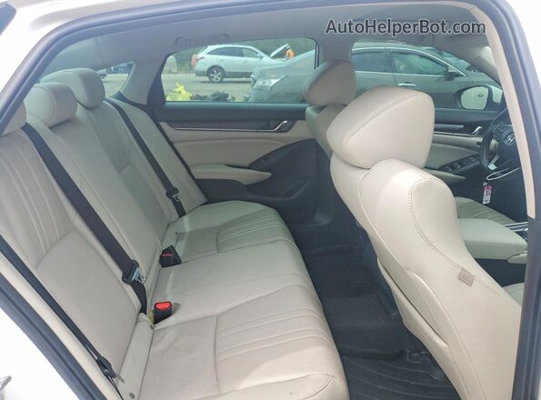 1HGCV1F91JA161061 2018 HONDA ACCORD White Vista de los asientos traseros