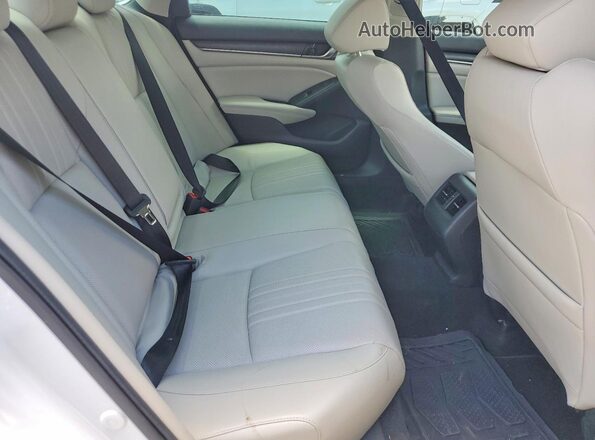 1HGCV1F91JA167667 2018 HONDA ACCORD White Widok tylnych siedzeń
