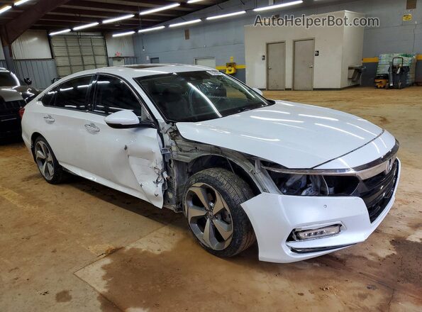 1HGCV1F96JA010054 2018 HONDA ACCORD White Front right