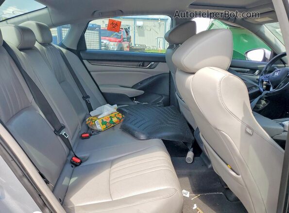 1HGCV1F97JA069436 2018 HONDA ACCORD Silver Вид задніх сидінь