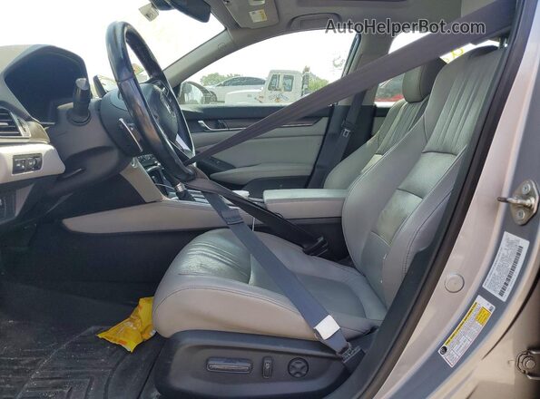 1HGCV1F97JA069436 2018 HONDA ACCORD Silver Вид салону спереду