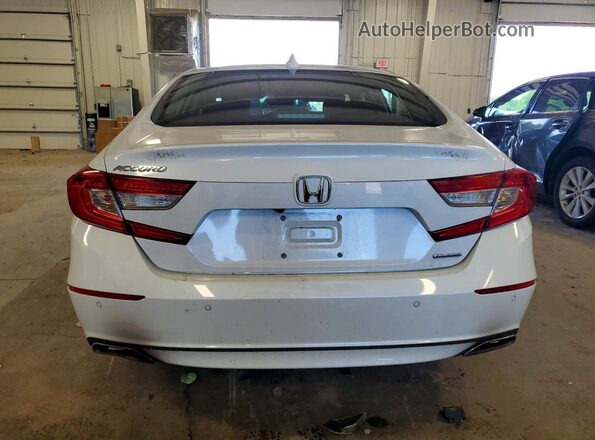 1HGCV1F98JA057943 2018 HONDA ACCORD White Widok z tyłu