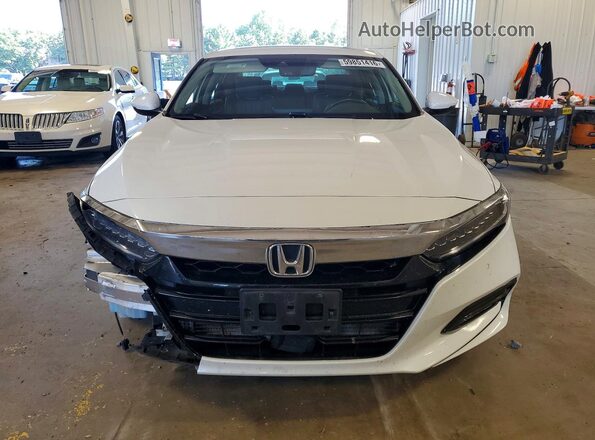1HGCV1F98JA057943 2018 HONDA ACCORD White Widok z przodu