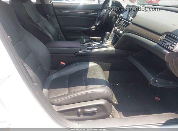 1HGCV1F99JA008041 2018 HONDA ACCORD White Widok wnętrza z przodu