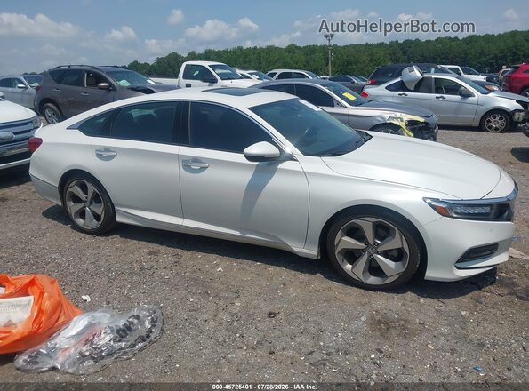 1HGCV1F99JA008041 2018 HONDA ACCORD White Widok wnętrza z tyłu