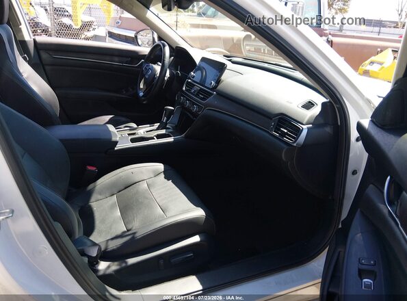 1HGCV1F99JA057935 2018 HONDA ACCORD White Widok wnętrza z przodu