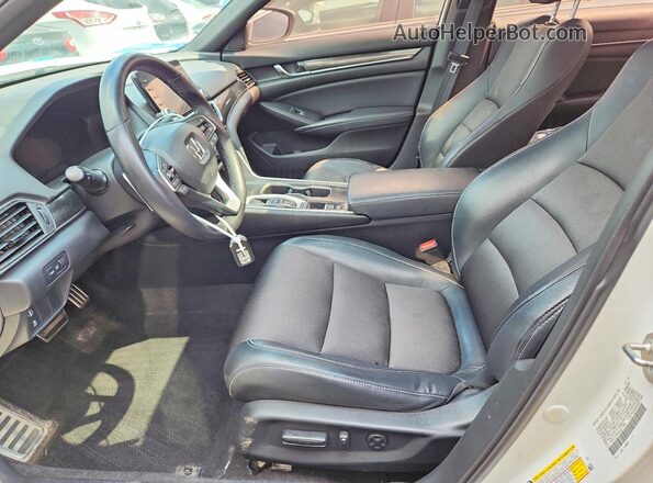 1HGCV2F36JA017569 2018 HONDA ACCORD White Front interior view