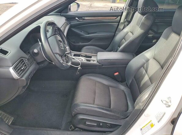 1HGCV2F39JA050906 2018 HONDA ACCORD White Вид салону спереду