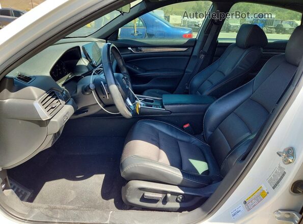 1HGCV2F39JA054034 2018 HONDA ACCORD White Front interior view