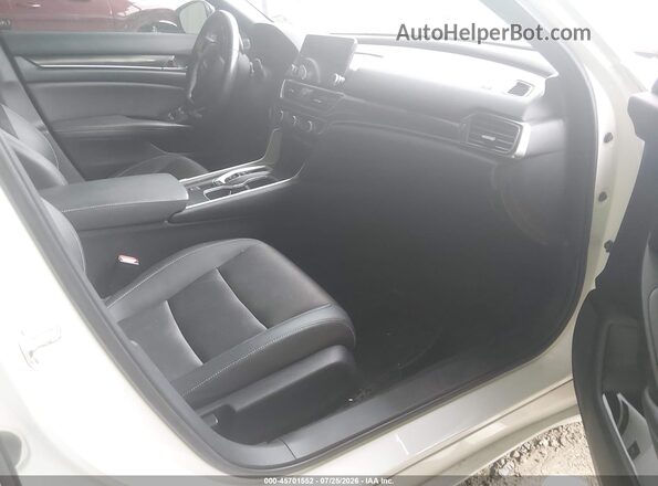 1HGCV2F3XNA015524 2022 HONDA ACCORD Белый Вид салона спереди