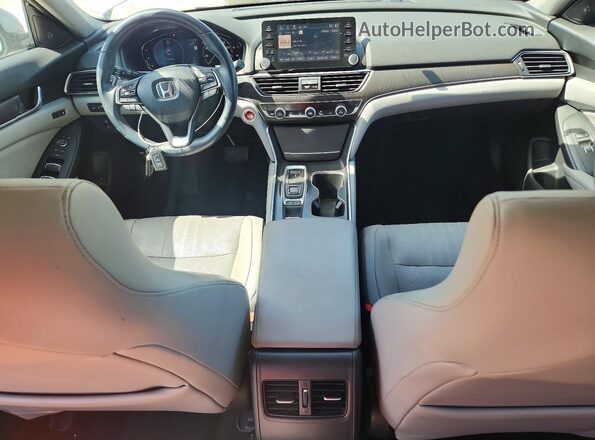 1HGCV2F55JA018651 2018 HONDA ACCORD Silver Widok deski rozdzielczej