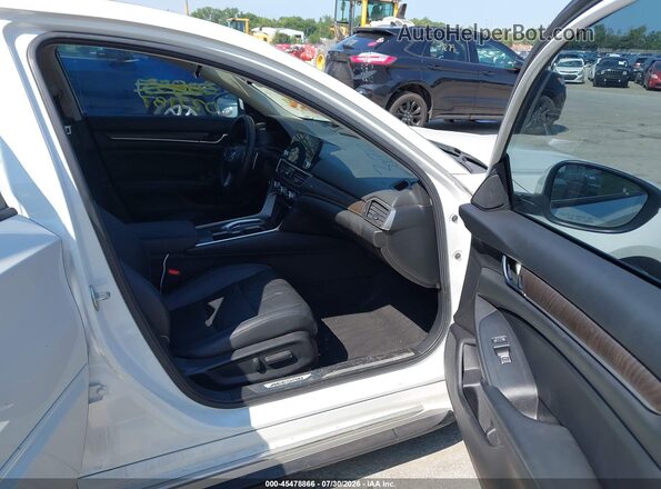 1HGCV2F90KA029187 2019 HONDA ACCORD White Вид салону спереду