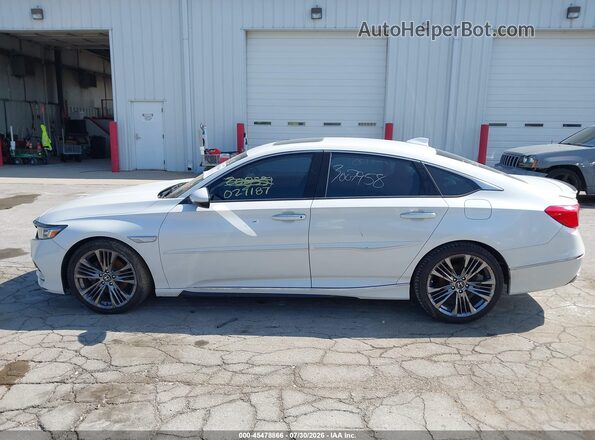 1HGCV2F90KA029187 2019 HONDA ACCORD White Вид задньої частини салону