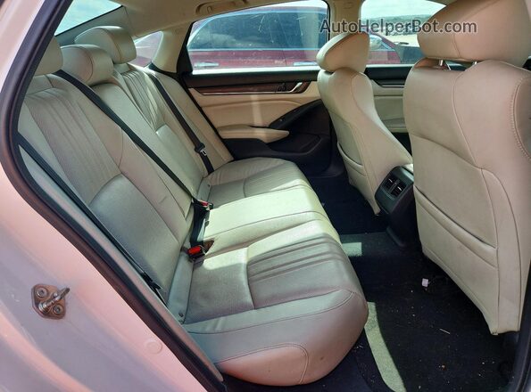 1HGCV2F93JA035984 2018 HONDA ACCORD White Vista de los asientos traseros