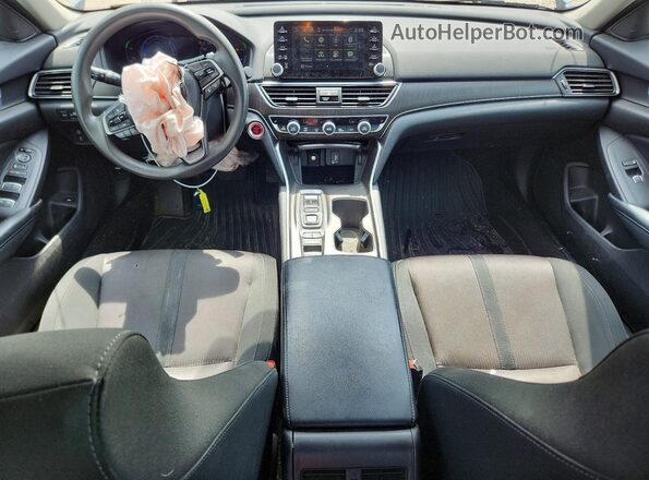 1HGCV3F46JA014833 2018 HONDA ACCORD Silver Widok deski rozdzielczej